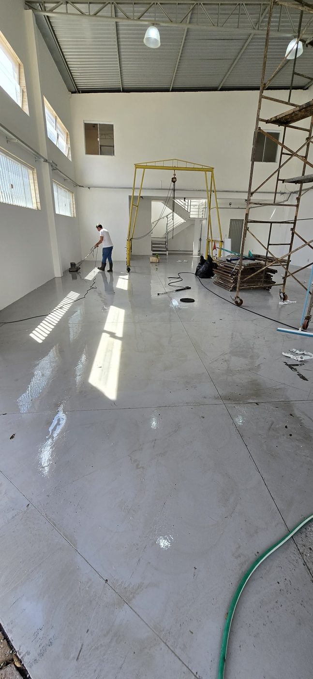 Antes da limpeza pós-obra realizada pela Limp Sempre